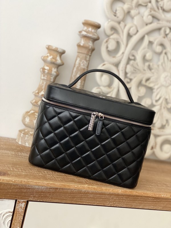 Handbag Chanel 31543 size 25*16*18 cm