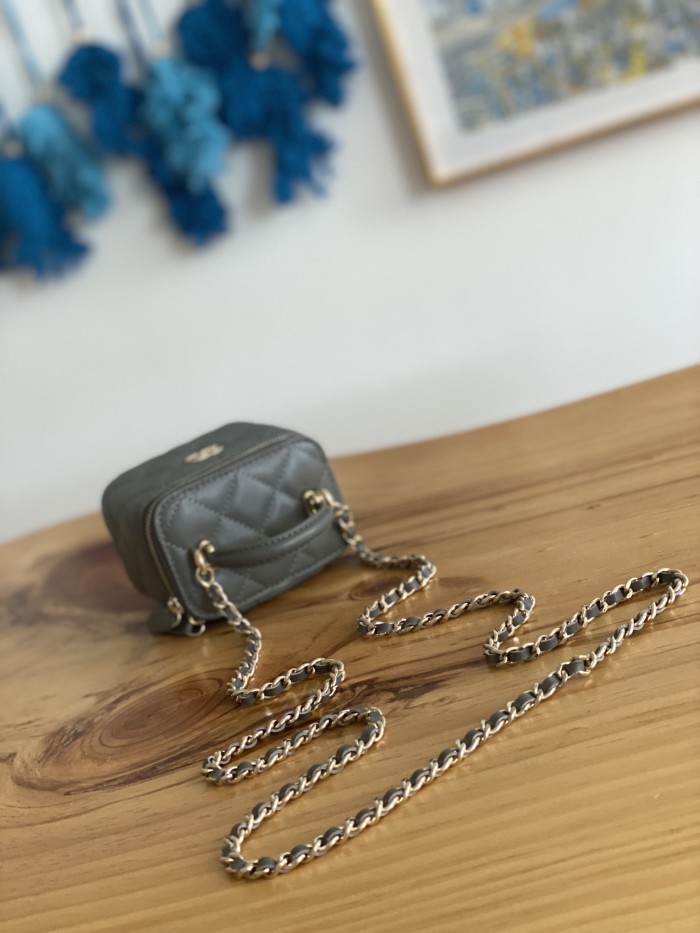 Handbag Chanel 81189 size 10 7 9 cm