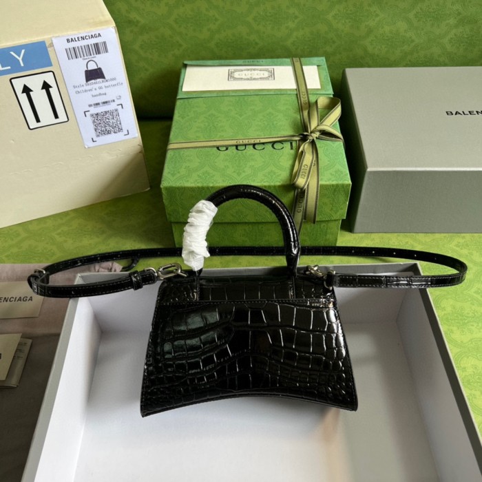 Handbag Gucci 5928331 size 19*13*8 cm