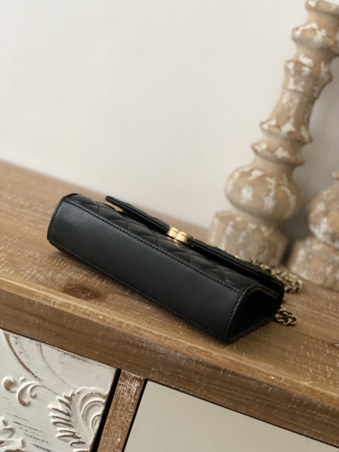 Handbag Chanel AP81214 size 10*18*4.5 cm