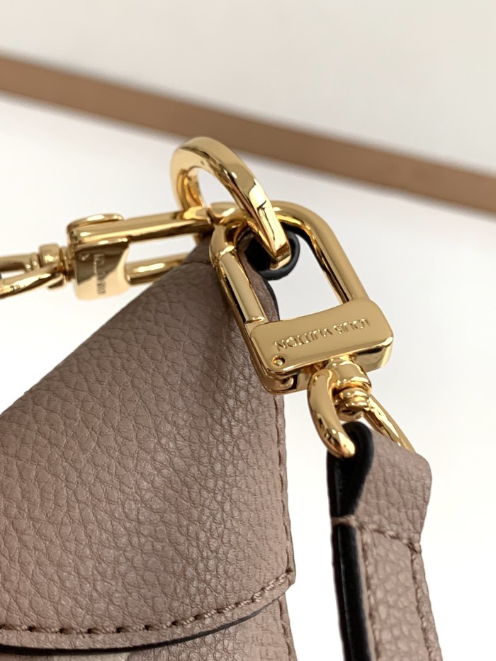 Handbag Louis Vuitton M46002 size 22 x 14 x 9 cm