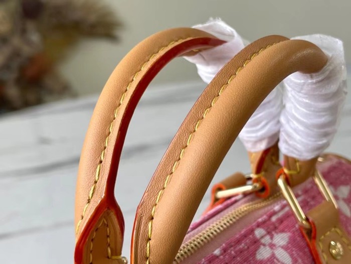 Handbag Louis Vuitton M81213 size 16.0 x 11.0 x 9.0 cm