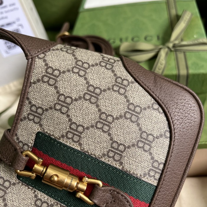 Handbag Gucci 680132 size 19*13*3 cm