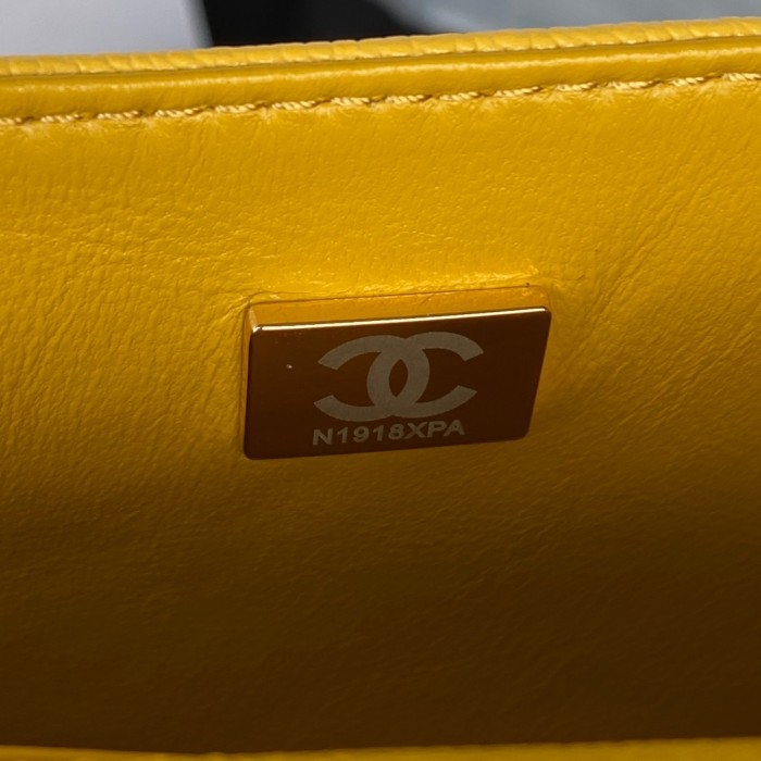 Handbag Chanel AS3350 size 18x12.5x6 cm