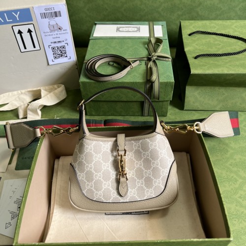 Handbag Gucci 685127 size 19 x 13x 3 cm