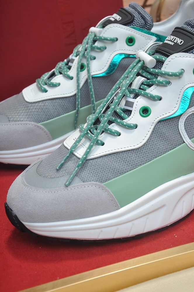 Valentino Garavani Low-top sneakers 18