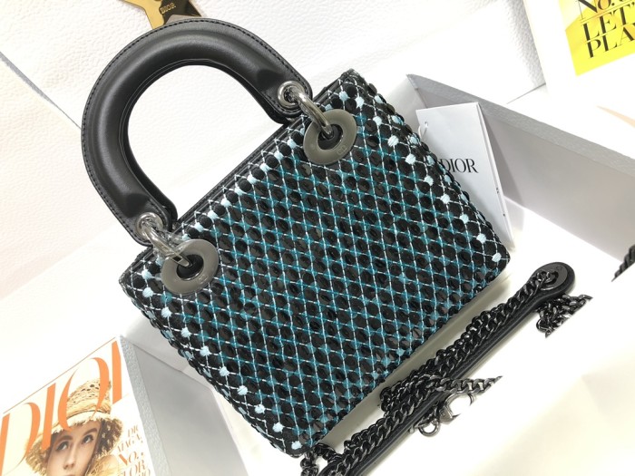 Handbag Dior M0505 size 17 x 15 x 7 cm