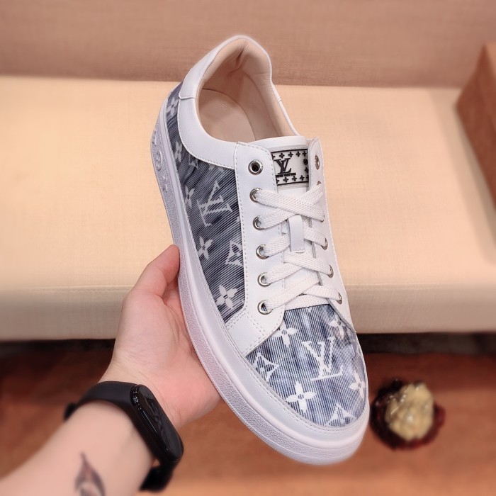 Louis Vuitton Low Top sneaker 102