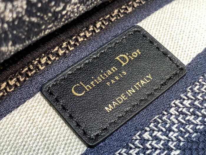 Handbag Dior size 𝟏𝟕 𝐜𝐦