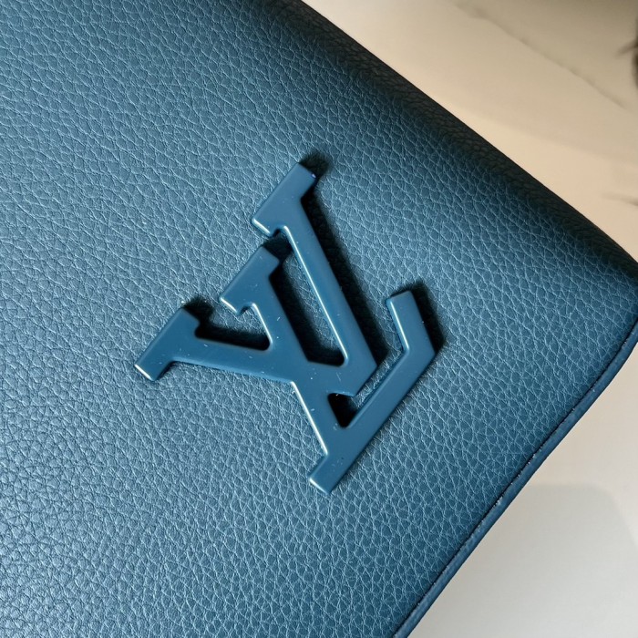 Handbag Louis Vuitton M69837 LV Aerogram iPad size:30 x 22 x 5cm