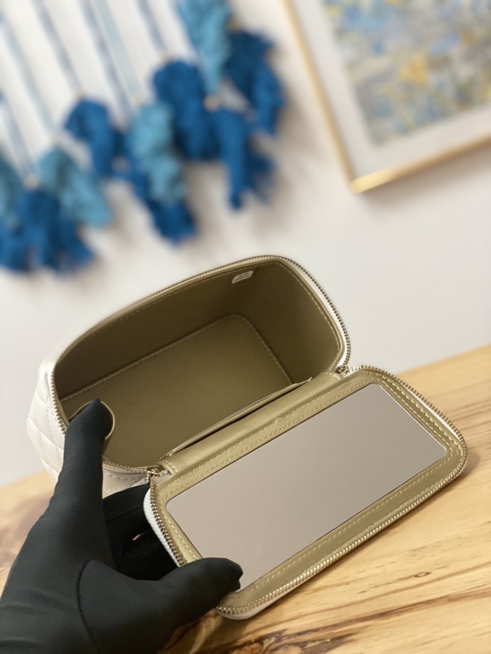 Handbag Chanel 81220 size 16 9.5 8 cm