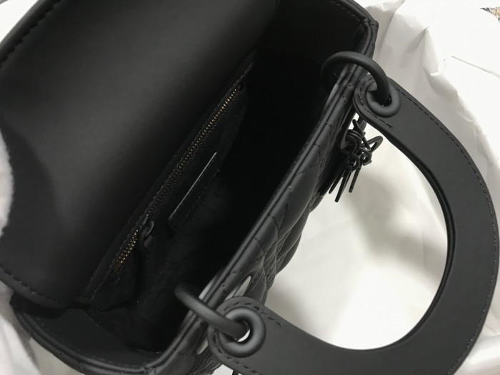 Handbag Dior M0505 size 17 x 15 x 7 cm