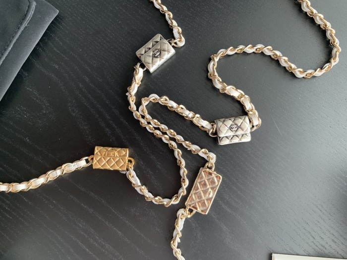 Handbag Chanel 2444 size 10cmx8cmx1.5 cm