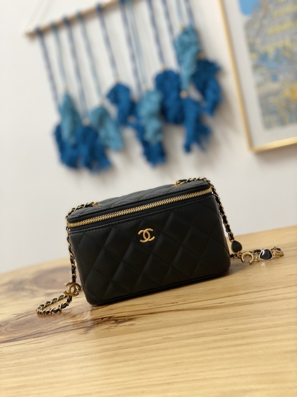 Handbag Chanel 81226 size 16.5 cm
