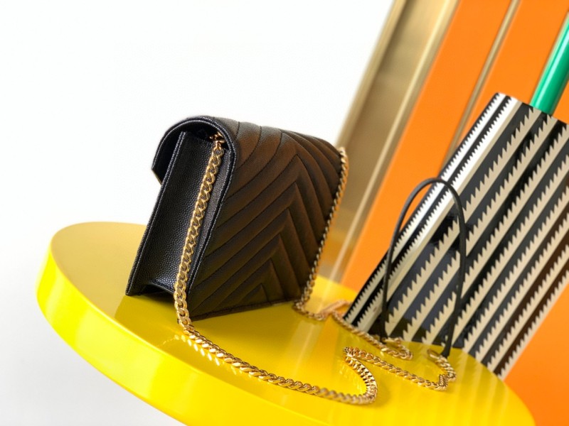 Handbags SAINT LAURENT 393953 size 19x11.5x4 cm