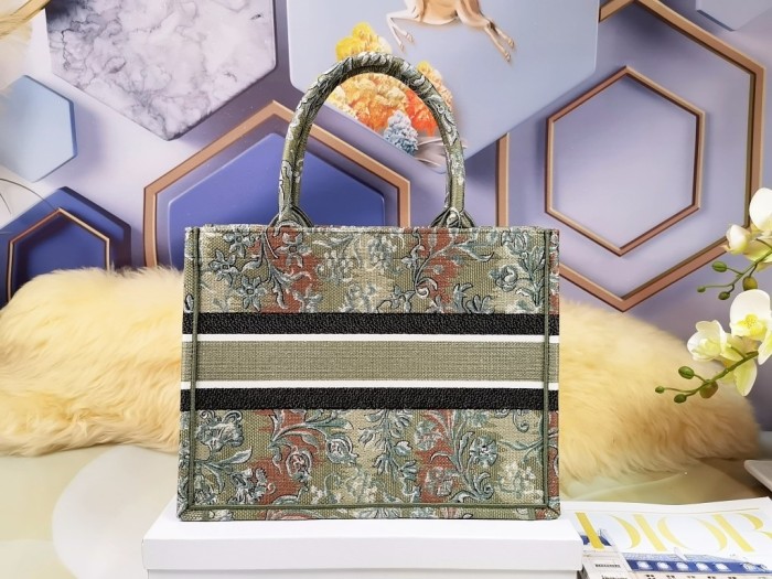 Handbag Dior size 36.5X28X16 cm