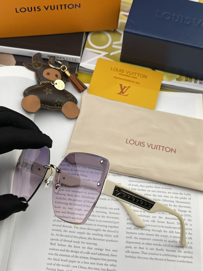 Sunglasses Louis Vuitton L9615