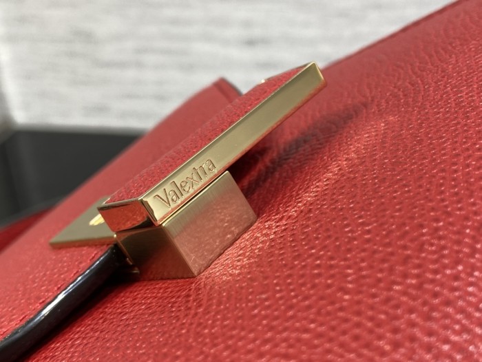 Handbag VALEXTRA size 𝟐𝟐*𝟏𝟔'𝟓*𝟏𝟐 𝐂𝐦