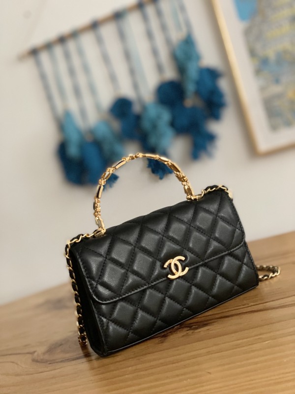 Handbag Chanel AP81214 size 10*18*4.5 cm