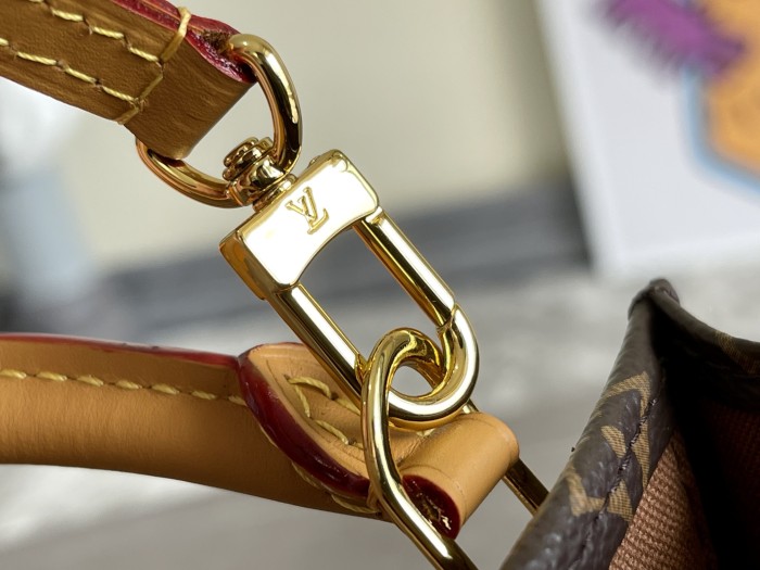 Handbag Louis Vuitton M69442 size 14x17x5.5CM