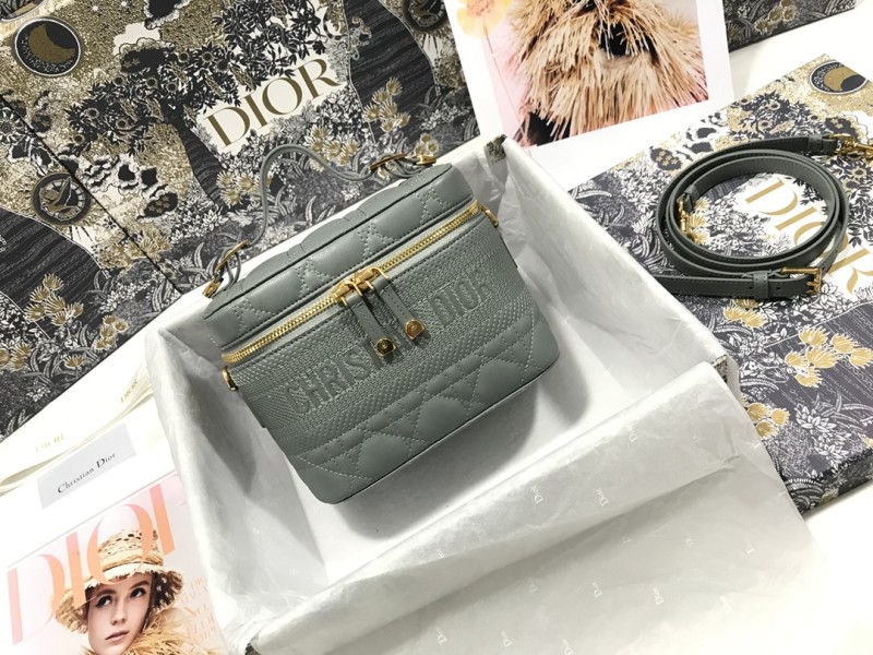 Handbag Dior S5488 size 18.5*13*10.5 cm