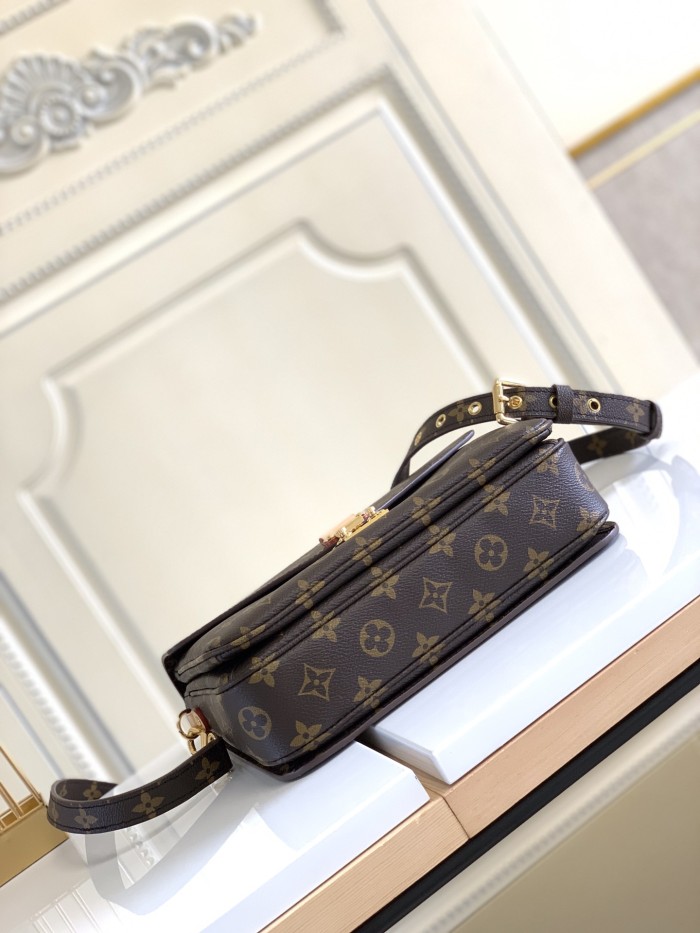 Handbag Louis Vuitton M40780 size 25 x 19 x 9 cm