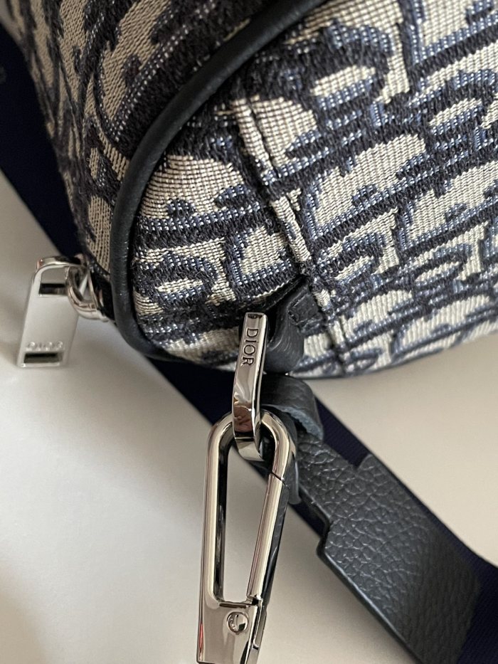 Handbag Dior 93304 size 21.3x12.5x12.5 cm