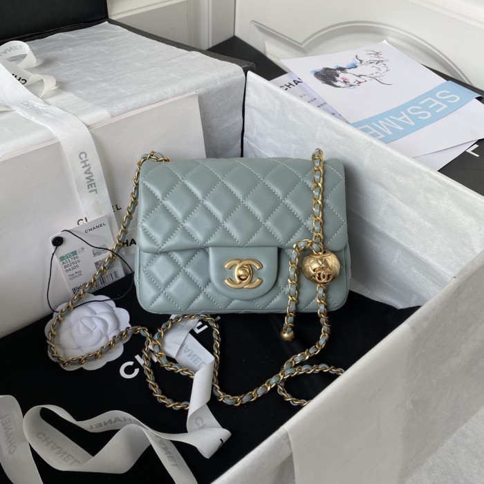 Handbag Chanel size 17 cm