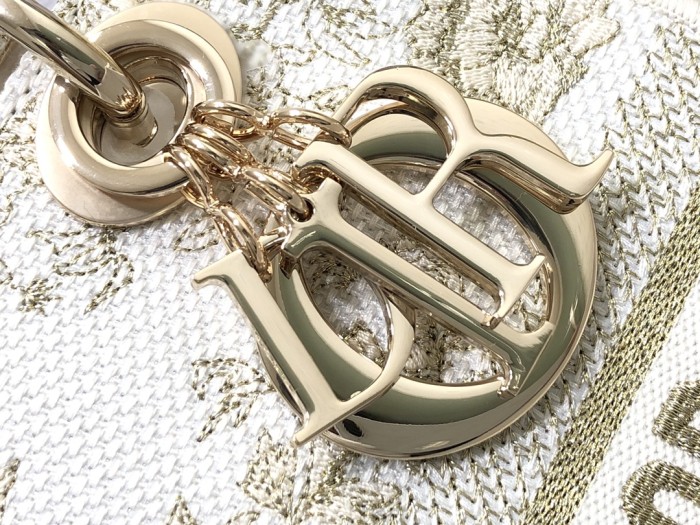 Handbag Dior M0565 size 24 x 20 x 11 cm