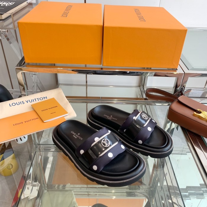 Louis Vuitton POOL PILLOW FLAT COMFORT MULES 4