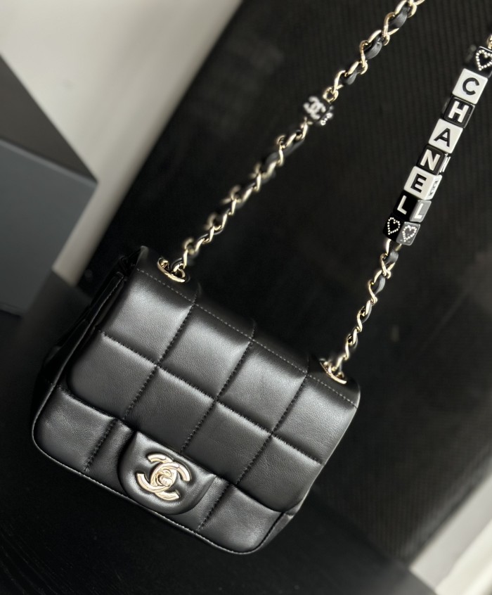 Handbag Chanel AP3744 size 18 cm