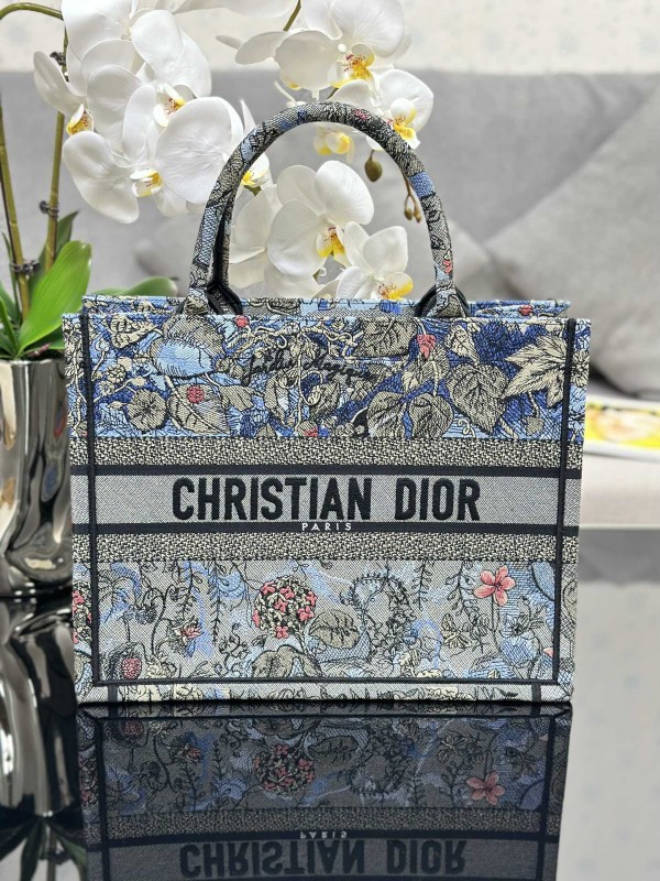 Handbag Dior M1286 size 36 x 27.5 x 16.5 cm