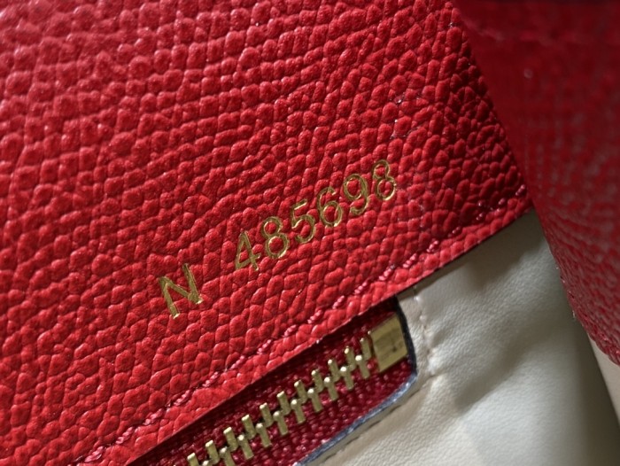 Handbag VALEXTRA size 𝟐𝟔*𝟐𝟎*𝟏𝟐 𝐂𝐦