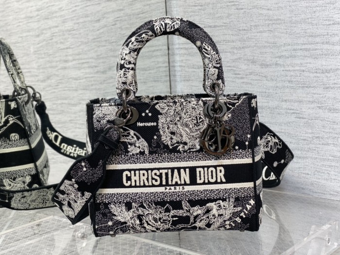 Handbag Dior size 24 cm