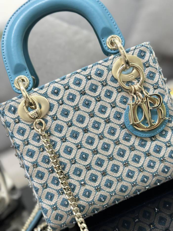 Handbag Dior M0505 size 17 x 15 x 7 cm