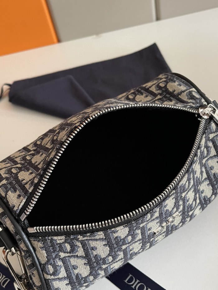 Handbag Dior 93304 size 21.3x12.5x12.5 cm