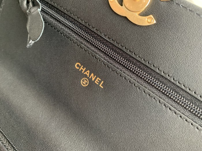 Handbag Chanel 2289 size 19 cm