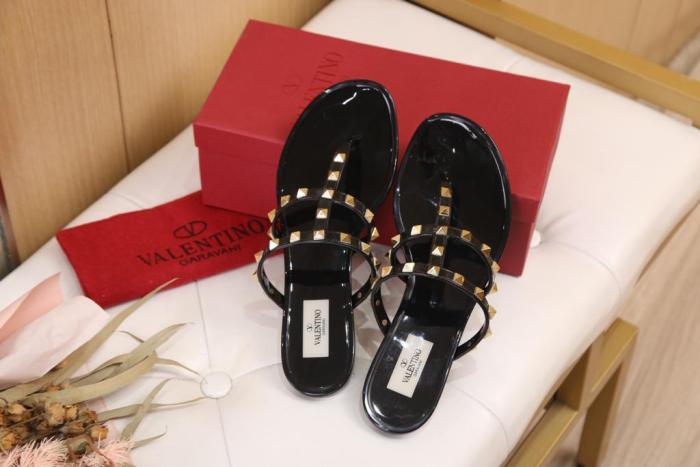 Valentino Garavani Rockstud rubber sandal BLACK