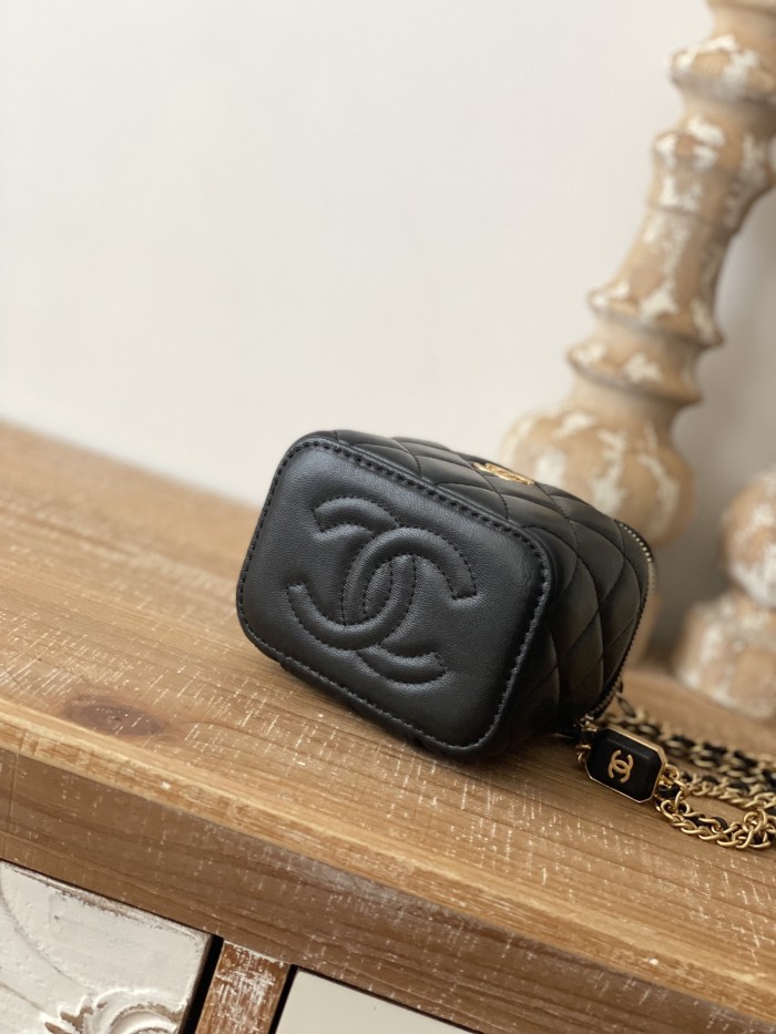 Handbag Chanel 81218 size 11 8.5 7 cm