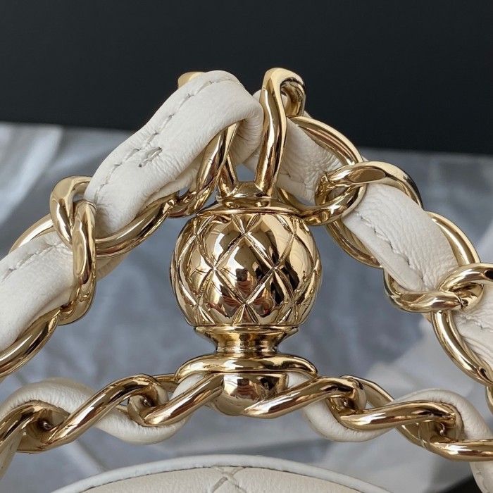 Handbag Chanel AP2568 size 17X14x2.4 cm