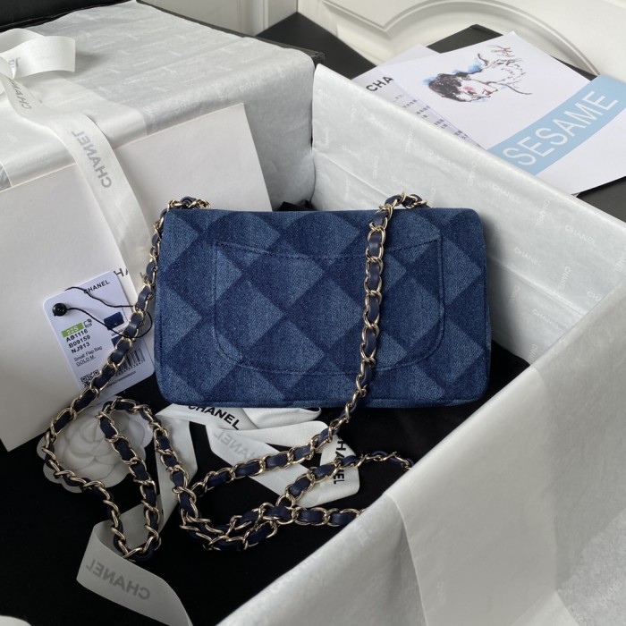 Handbag Chanel size 20 cm