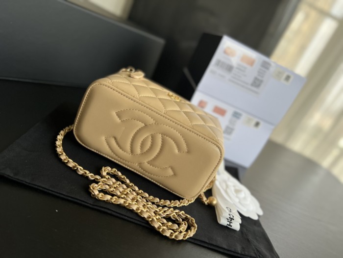 Handbag Chanel AP2303 size 17cmx9.5cmx8 cm