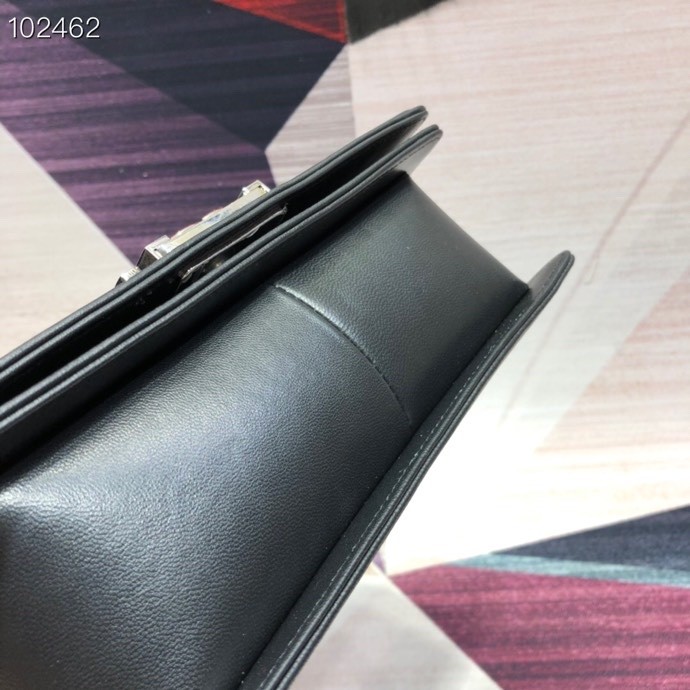 Handbag Chanel 67086 size 15×25×9 cm