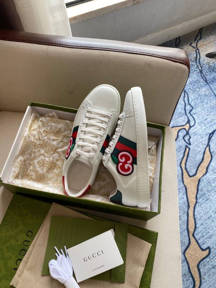 Gucci Women's Ace sneaker with bee sneaker 4