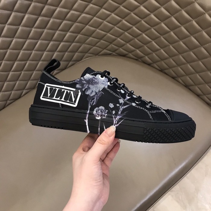 Valentino Garavani Giggies VLTN TIMES low-top sneakers 17