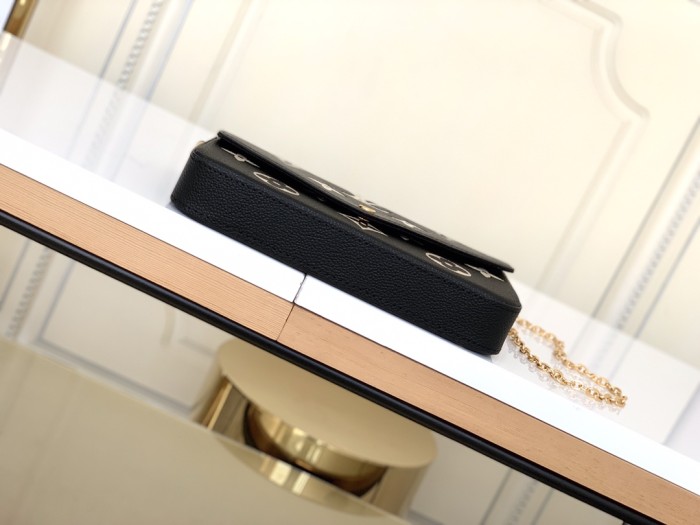 Handbag Louis Vuitton M69977 size 21.0 x 12.0 x 3.0 cm