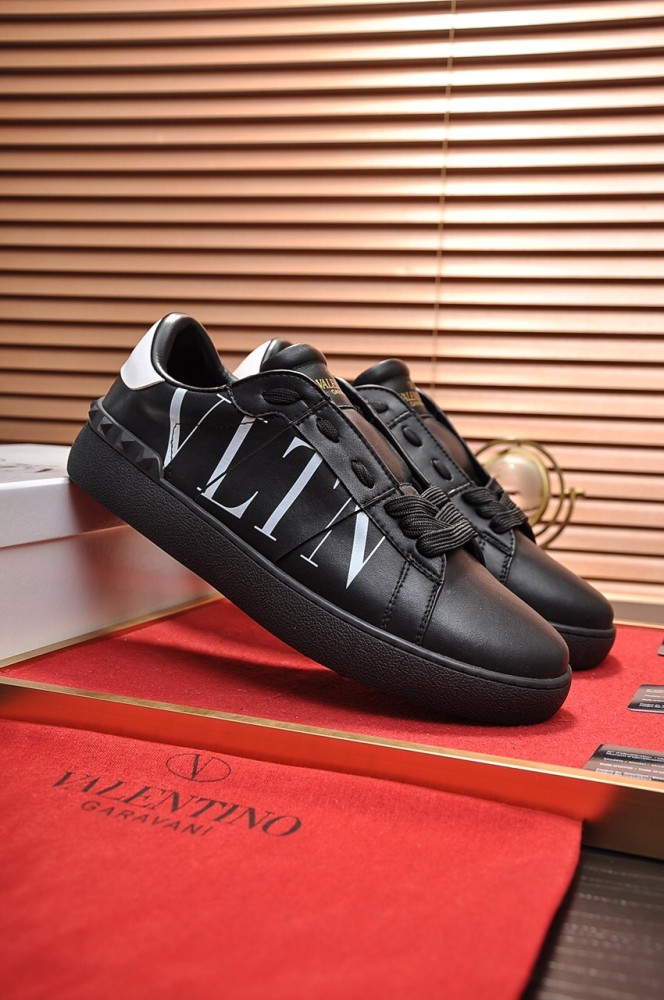 Valentino Garavani Rockstud Untitled calfskin sneaker 21