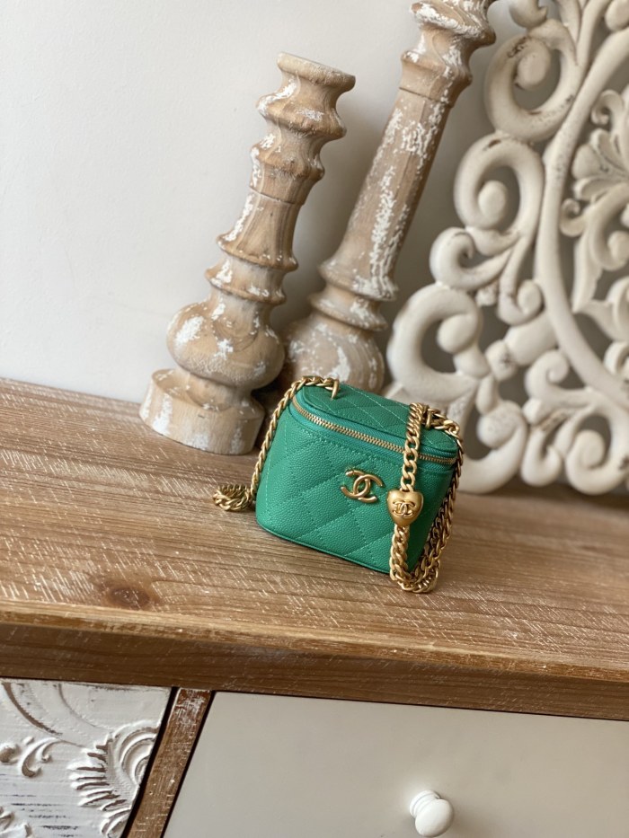 Handbag Chanel 81246 size 10.5 8.5 7 cm