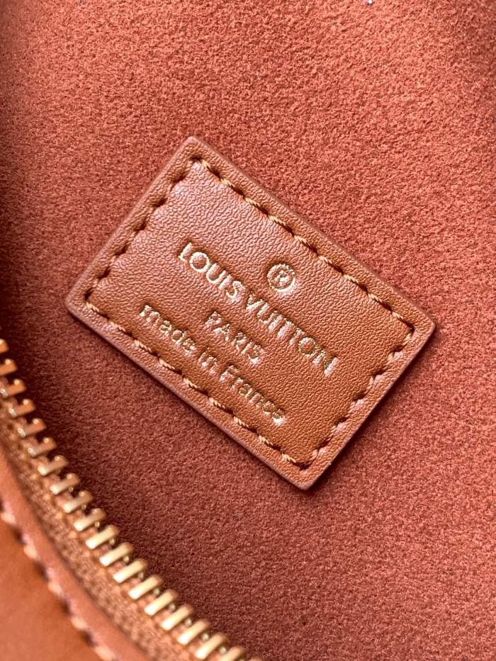 Handbag Louis Vuitton M21741 size 21x 14x 6 cm