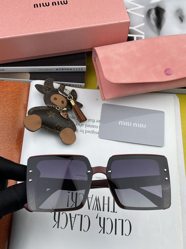 sunglasses Miu Miu MM1045